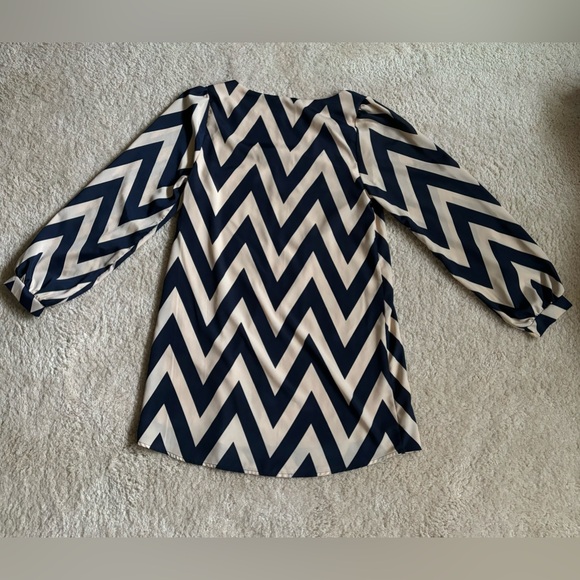 Everly Chevron Navy/Cream Dress. Size Small. - Picture 2 of 3